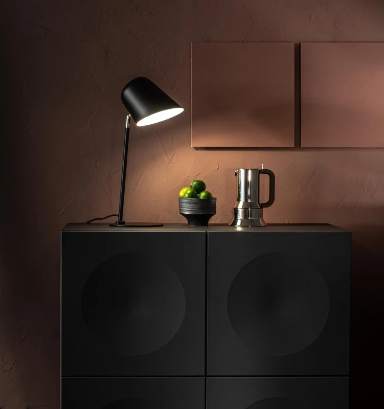 STONES Electra lampada da tavolo in metallo verniciato nero