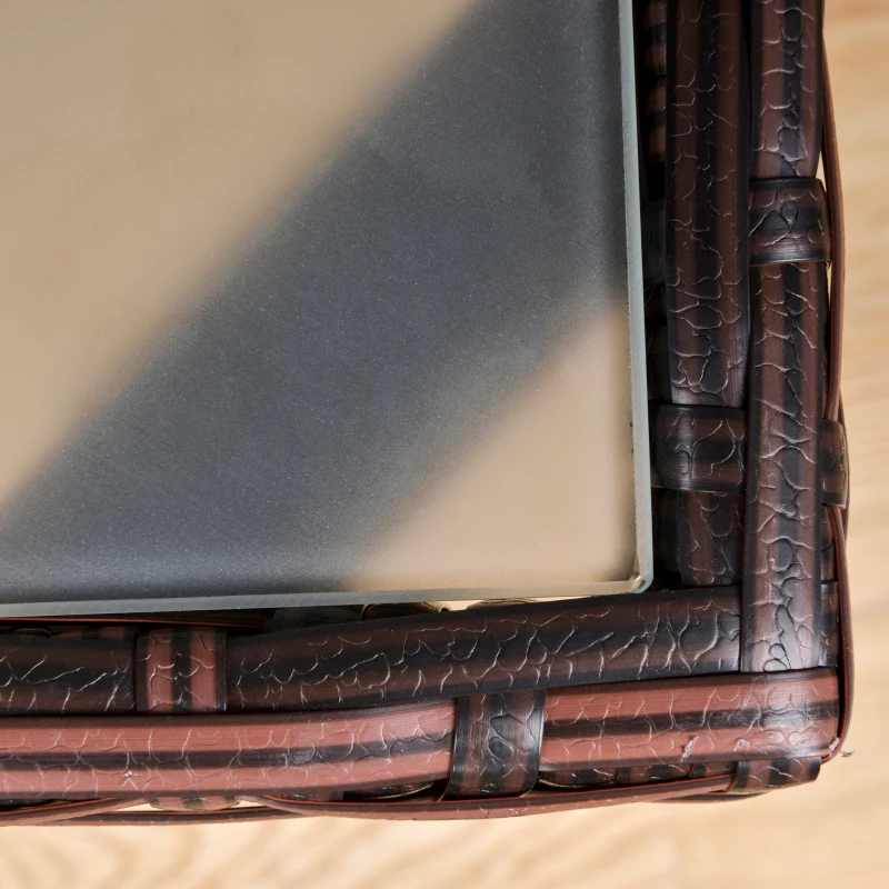 Outsunny Gartencouchtisch mit 5 mm dickem gehärtetem Glasplateau Kunststoffgeflecht in Rattanoptik braun