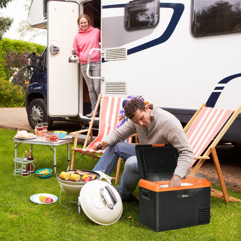 Outsunny Tragbare elektrische Kühlbox 40L, Kühlschrank Gefrierschrank mit Griffen - Maße 58,7L x 36,5B x 43,8H cm Orange und Schwarz
