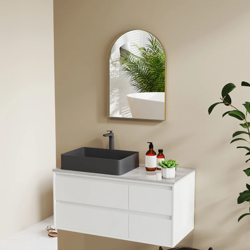 HOMCOM Gebogener Wandspiegel Badezimmerspiegel mit Rahmen aus Aluminiumlegierung für Schlafzimmer Wohnzimmer Eingangsbereich 50 × 70 cm Gold