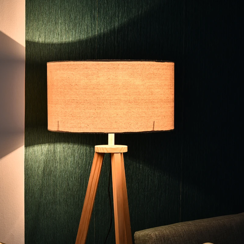 HOMCOM Lampada da Terra con Ripiano Intermedio Paralume in Lino Interruttore a Pedale Risparmio Energetico Altezza 154cm, Legno, 50x50x154 cm