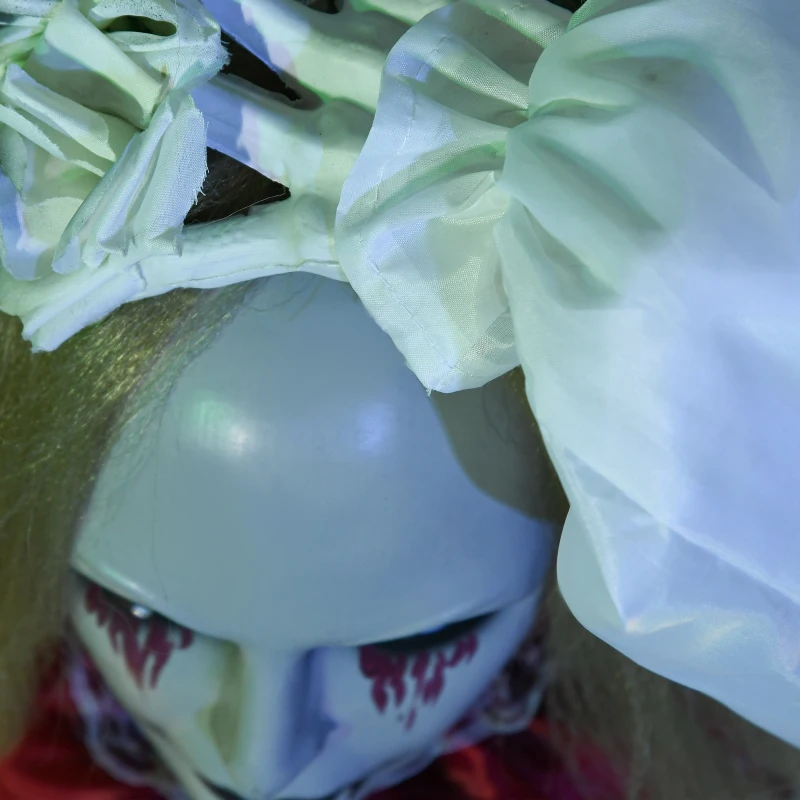 HOMCOM Halloween-Dekoration Zombiebraut, LED-Augen, heult, fährt hoch, Geräusch- & Bewegungssensor, 36 cm