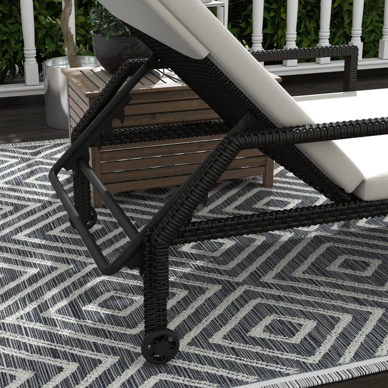 Outsunny Tumbona de Ratán Sintético con Respaldo Ajustable en 5 Posiciones Cojín y Ruedas  73x200x48 cm Crema y Negro