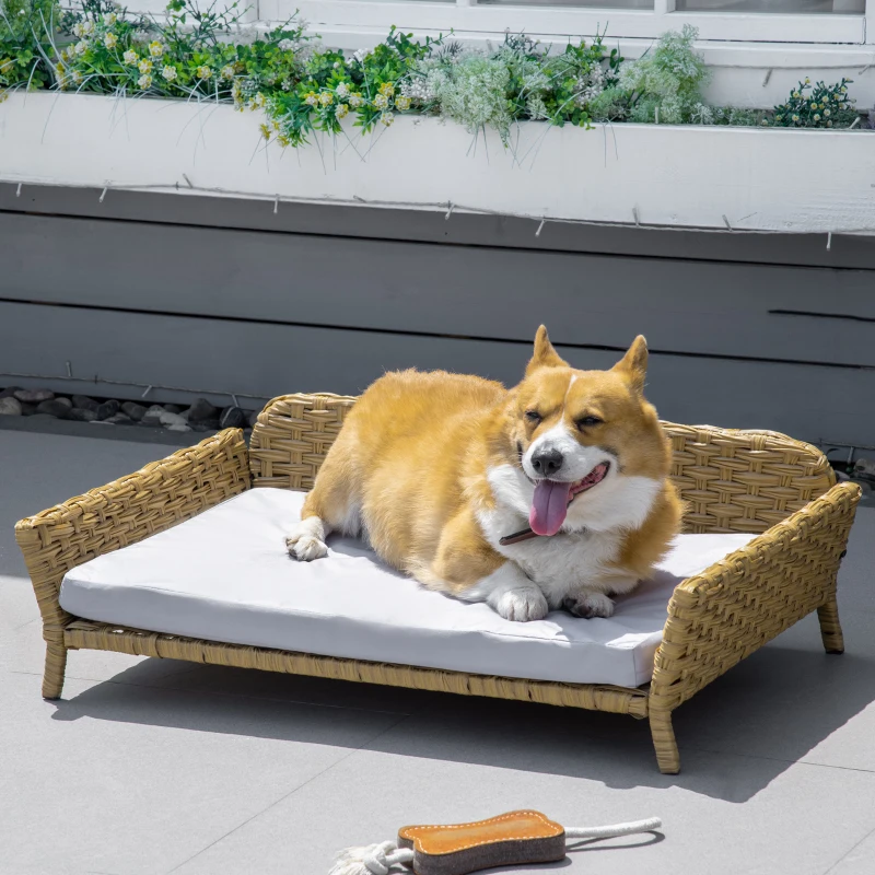 PawHut Rattan Hundesofa Hundekorb Hundebett mit Kissen Katzenbett Katzensofa Geflochtenes Haustiersofa für kleine und mittelgroße Hunde erhöhtes Design wetterbeständig Gelb 84 x 53 x 25 cm