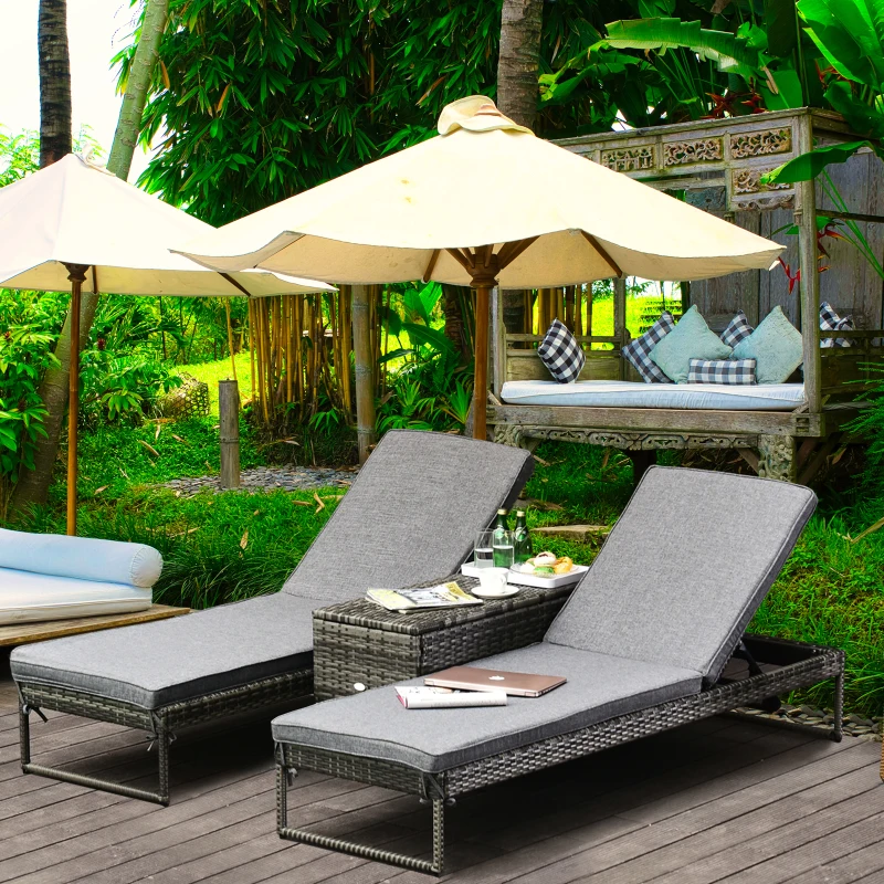 Outsunny Conjunto de 2 Tumbonas de Jardín con Cojines Acolchados Ratán con Mesa Auxiliar para Piscina o Terraza Carga 160kg 195x60x86 cm Acero Gris