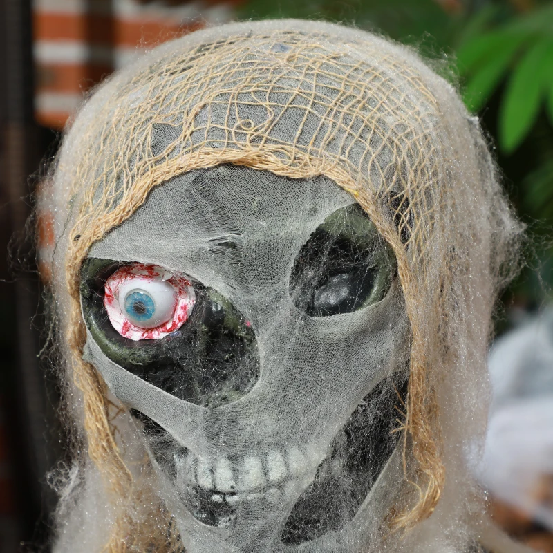 HOMCOM Halloweendekoration, einäugige Mumie, biegsame Arme, leuchtende Augen, gruseliges Heulen, 55x18x35 cm(m-8)