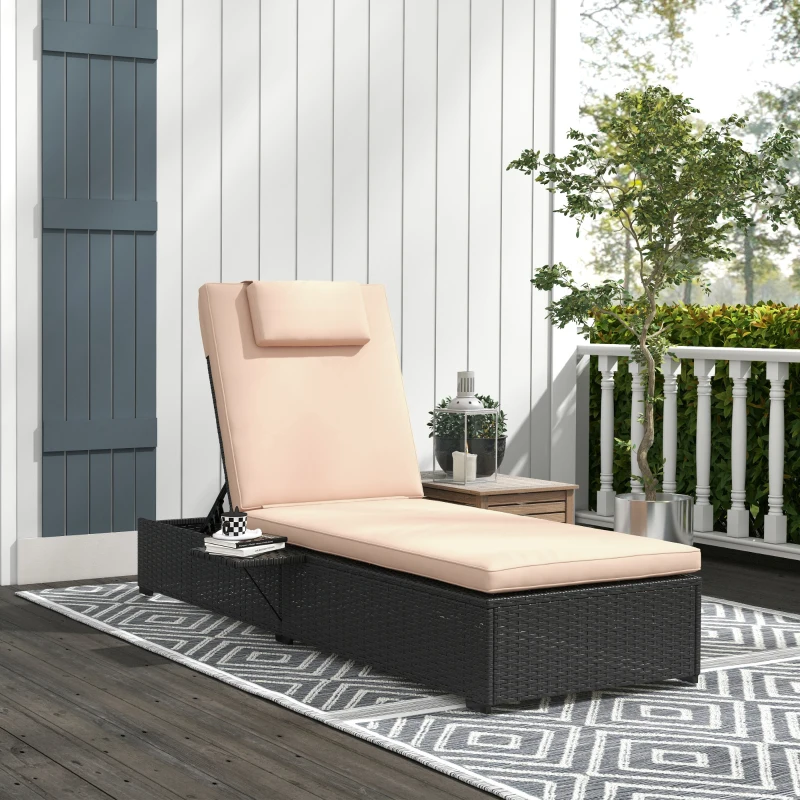Outsunny Tumbona para Jardín de Ratán con Respaldo Ajustable en 5 Niveles Mesita y Cojín Carga 120 kg Negro y Beige