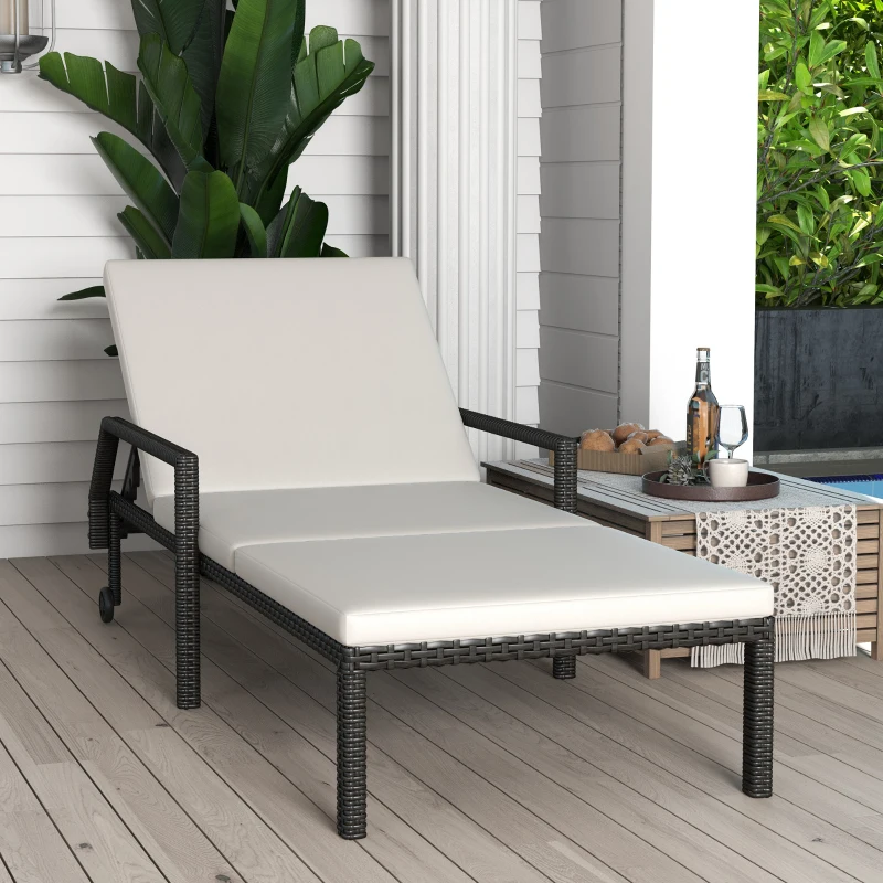 Outsunny Tumbona de Ratán Sintético con Respaldo Ajustable en 5 Posiciones Cojín y Ruedas  73x200x48 cm Crema y Negro