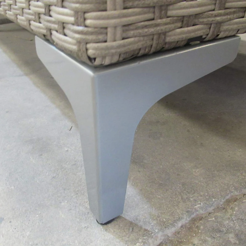 Outsunny Tumbona de Jardín de Ratán Sintético Tumbona Reclinable con Respaldo Ajustable Cojín Extraíble 202x61x29cm Gris y Marrón