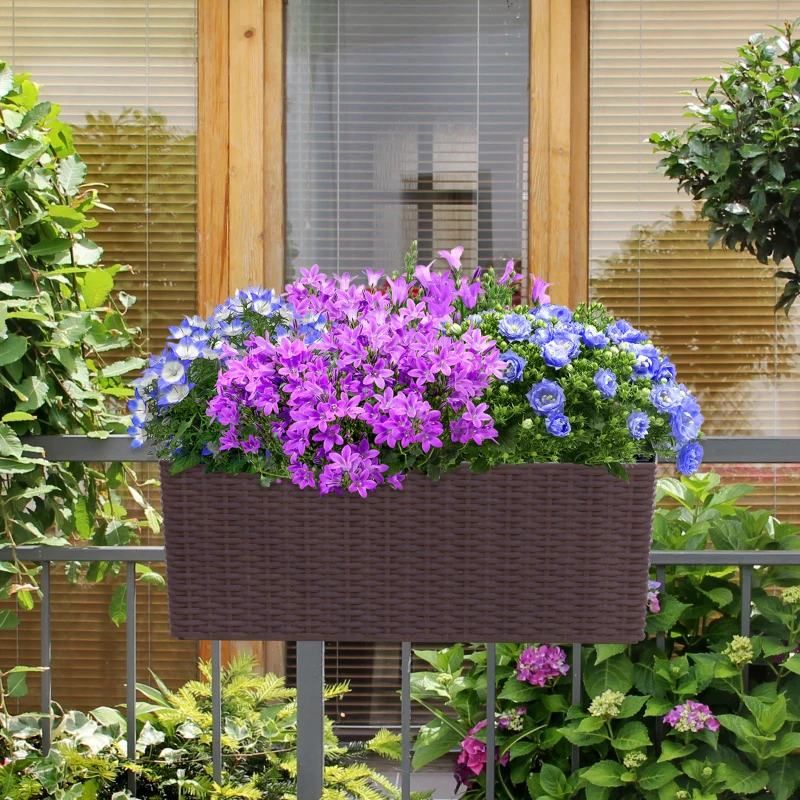 Outsunny Jardinière Suspendue pour Fleurs Plantes balconnière en résine tressée avec Supports réglables et système d'irrigation PP métal dim. 50L x 19l x 19H cm Marron et Noir