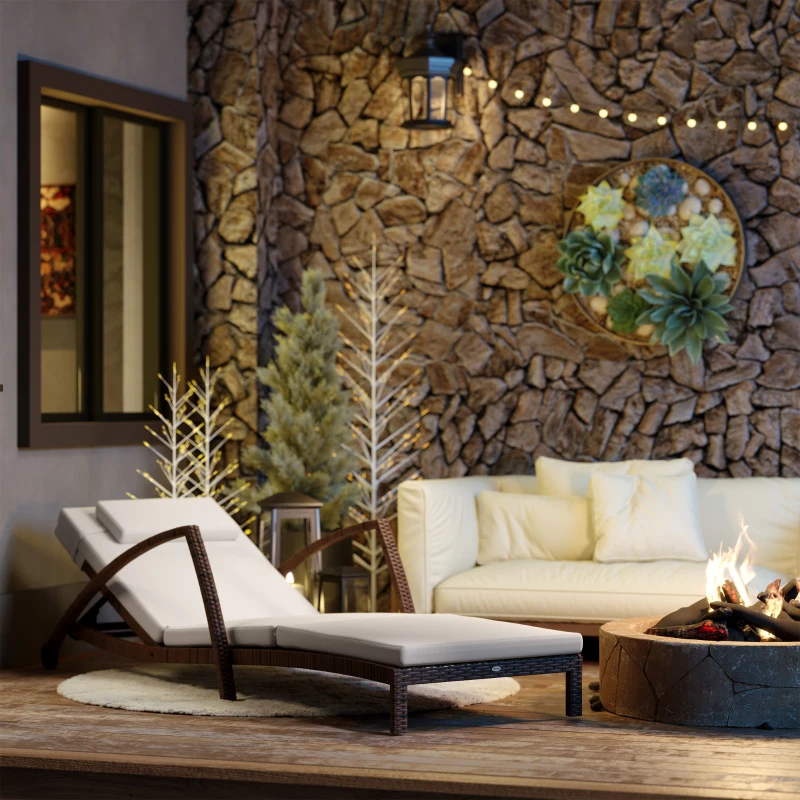 Outsunny Bain de soleil, chaise longue en résine tressée avec dossier réglable, roulettes, coussin et accoudoirs, marron et beige