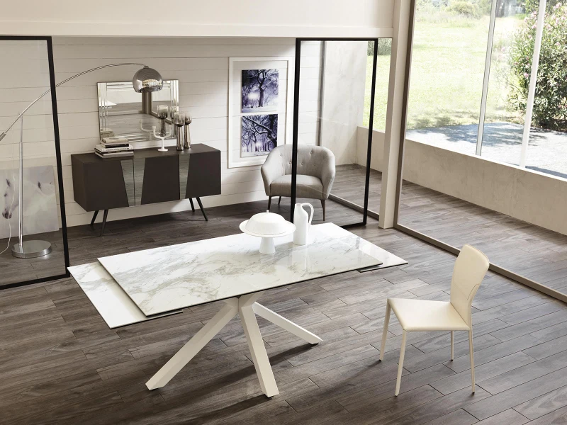 E-STYLO Tavolo allungabile con top in ceramica marmo bianco e vetro temperato, gambe in metallo verniciato bianco, 90cm X 160/240cm H.76cm
