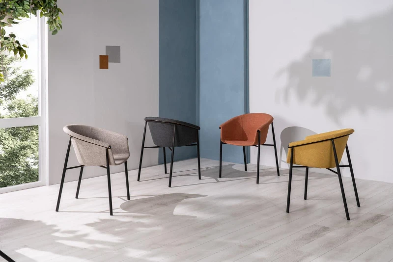 E-STYLO Sedia da pranzo in tessuto grigio scuro con gambe in metallo nero, 58cm X 56cm H. 79cm.