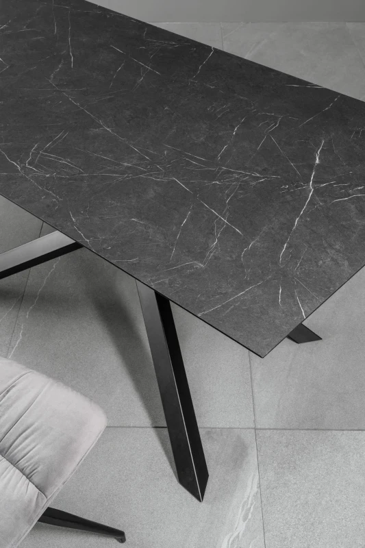 E-STYLO Tavolo allungabile con top marmo nero in HPL su MDF e gambe in metallo nero, 90cm X 170/270cm H.76cm