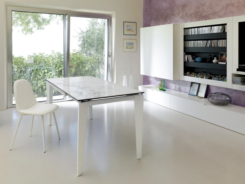 E-STYLO Tavolo allungabile con top in ceramica marmo bianco e vetro temperato, gambe in metallo bianco, 80cm X 120/170cm H. 76cm.