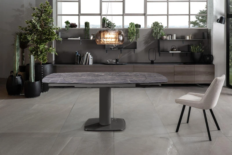 E-STYLO Tavolo allungabile con top in vetro materico finitura pietra grigia e base in metallo antracite, 90cm X 120/180cm H.76cm