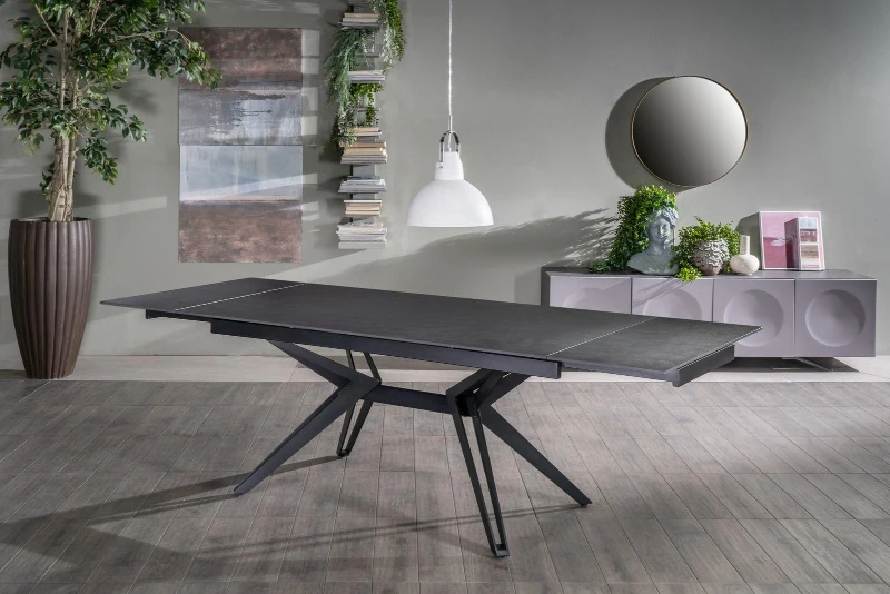 E-STYLO Tavolo allungabile con top grigio vintage in ceramica e gambe in metallo nero opaco 90cm X 160/240cm H.76cm