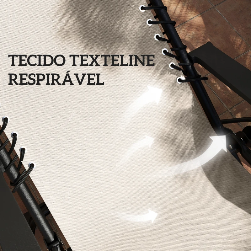 Outsunny Conjunto de 2 Espreguiçadeiras Jardim Dobráveis com Mesa Auxiliar Porta-Copos e Encosto Ajustável 90x65x110 cm Bege