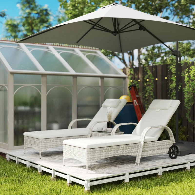 Outsunny Lot de 2 transats bains de soleil : matelas, têtière, inclinaison réglable roulettes + table basse verre trempé crème