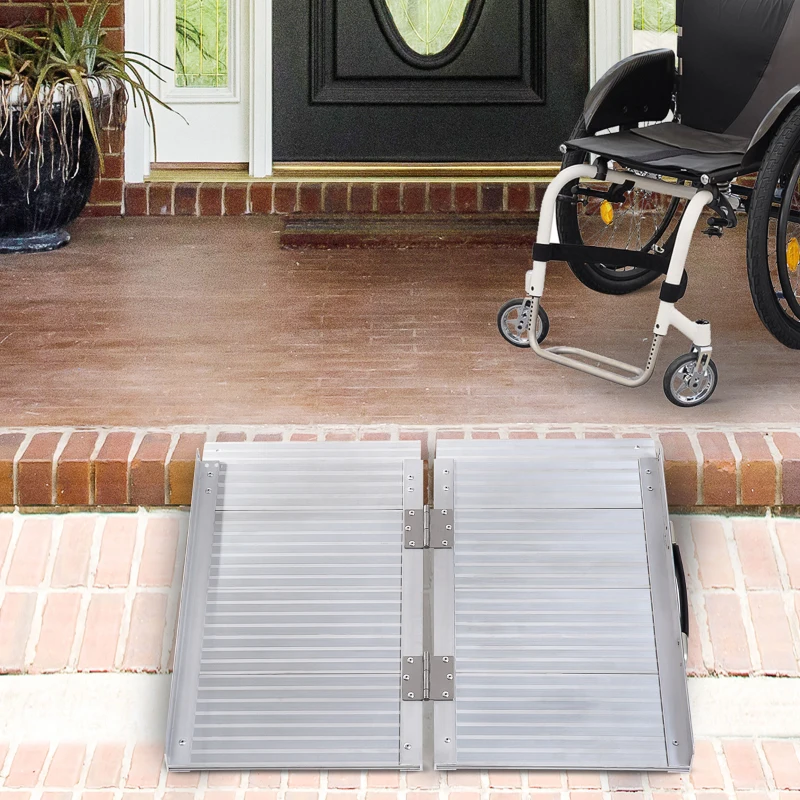 HOMCOM Rampă Pliabilă pentru Scaun cu Rotile cu Margini Exterioare, 61x74x5 cm, Argintiu