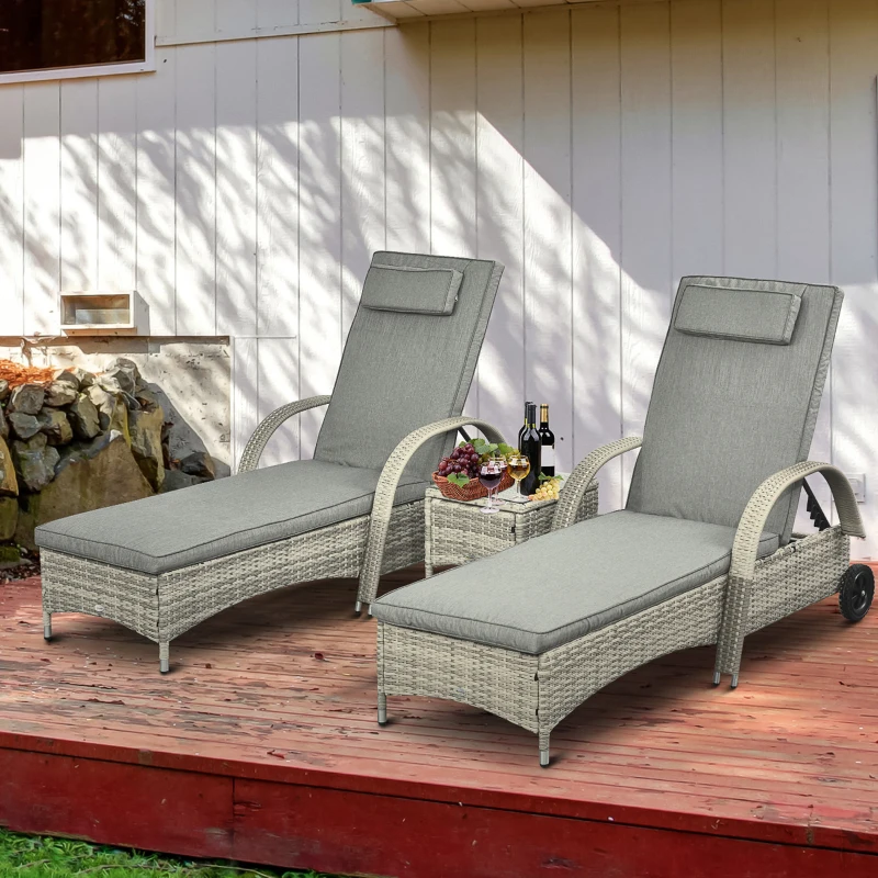 Outsunny Set Lettini Prendisole con Tavolino da Giardino, Set da Giardino 3 Pezzi, Rattan Sintetico e Metallo, Grigio