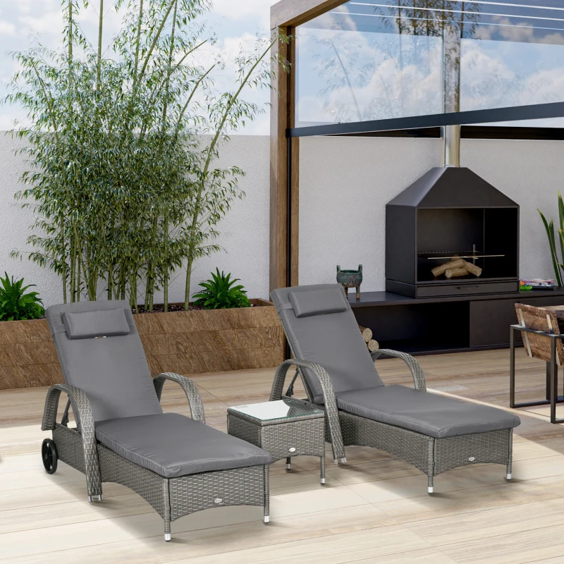 Outsunny Set Lettini Prendisole con Tavolino da Giardino, Set da Giardino 3 Pezzi, Rattan Sintetico e Metallo, Grigio Scuro