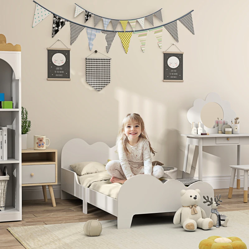 AIYAPLAY Letto per bambini letto a terra bambino 70x140 cm con sponda di sicurezza, doghe incluse e decorazioni a nuvola, bianco