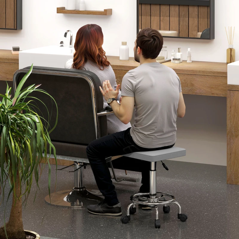 HOMCOM Taburete Giratorio Ajustable Con Asiento Acolchado Reposapiés y Ruedas para Salones y Talleres 34x34x50-66 cm Gris