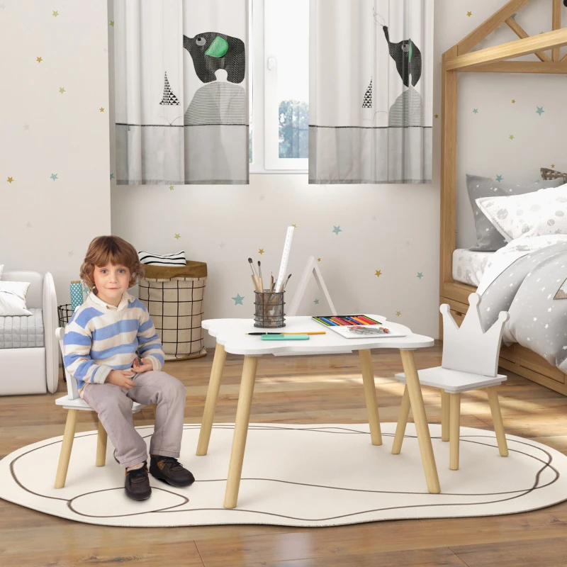 AIYAPLAY Conjunto Infantil de Mesa y 2 Sillas con Respaldo en Forma de Corona para Lectura y Dibujo 60x60x44 cm Blanco y Madera