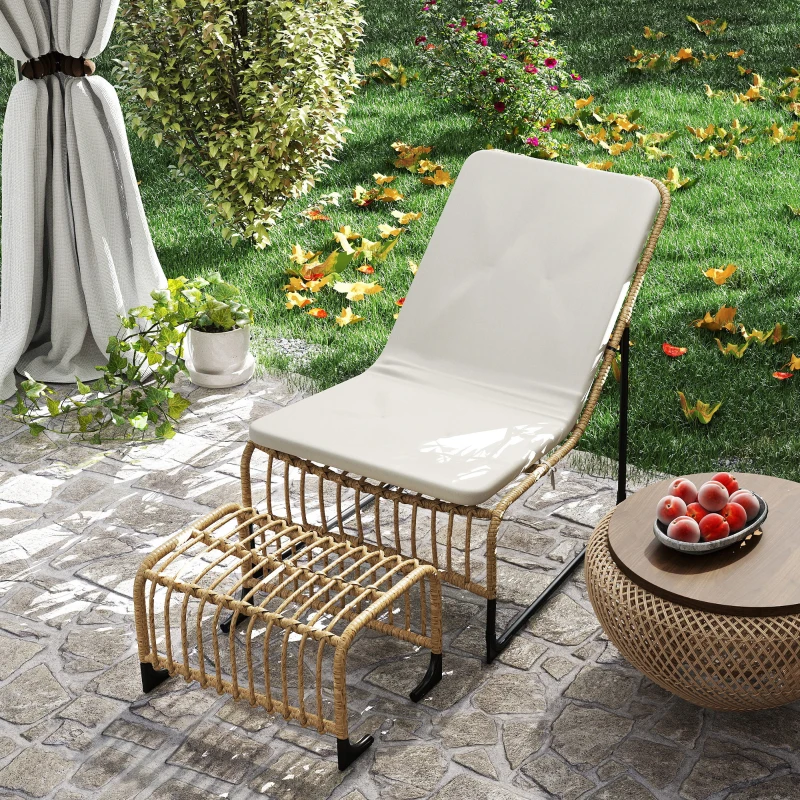 Outsunny Sillón de Exterior con Reposapiés, Cojín Acolchado y Estructura de Acero con Ratán Sintético Duradero 93x65x80 cm Beige