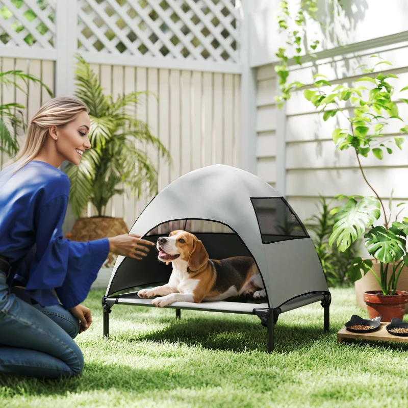 PawHut Leżanka dla Psa na Zewnątrz z Daszkiem, Podwyższone Łóżko dla Psów Średniej Wielkości, 76 x 61 x 71cm, Jasnoszary