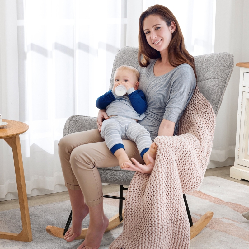 Sillón mecedora HOMCOM gris con patas de madera de haya
