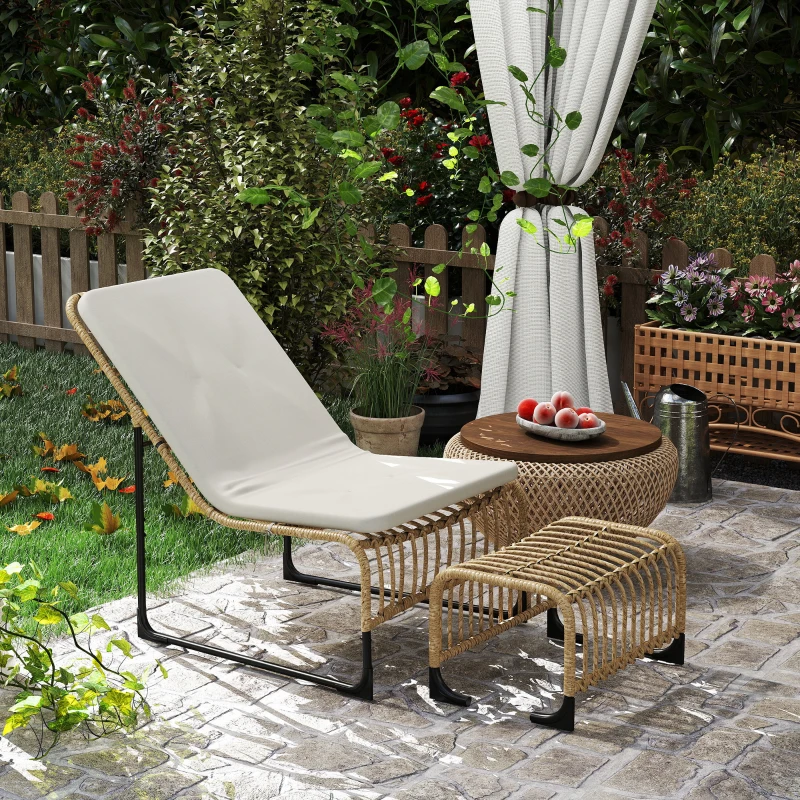 Outsunny Rattan Relaxfauteuil met Voetenbank UV-bestendig Tuinfauteuil met Kussen en Banden 65 x 93 x 80 cm Natuurhout