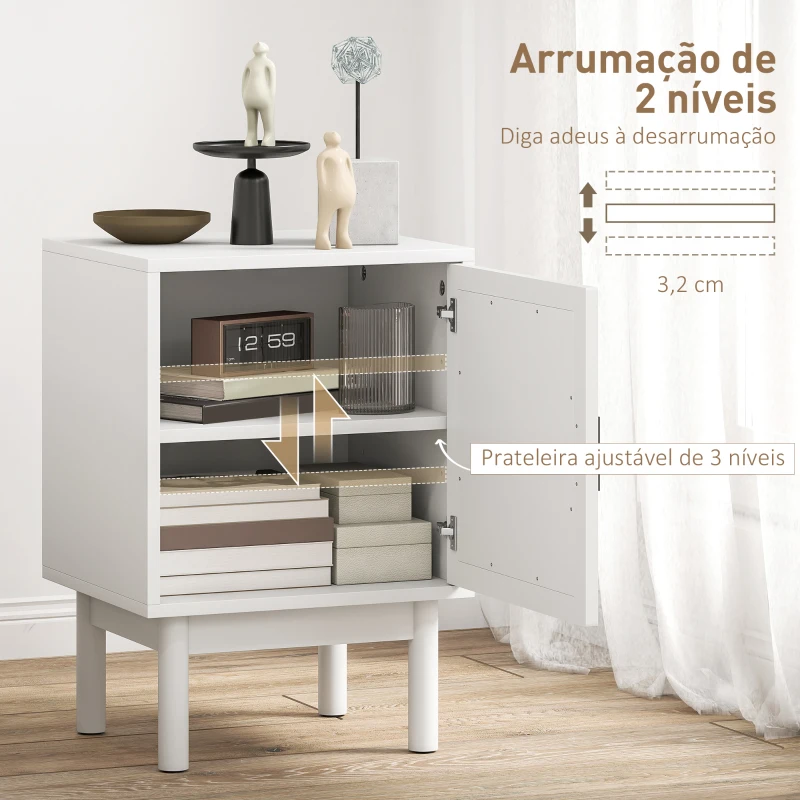 HOMCOM Mesa de Cabeceira com Porta de Vime Prateleira Ajustável e Pés de Madeira Estilo Boémio Mesa Auxiliar 40x35x58 cm Branco