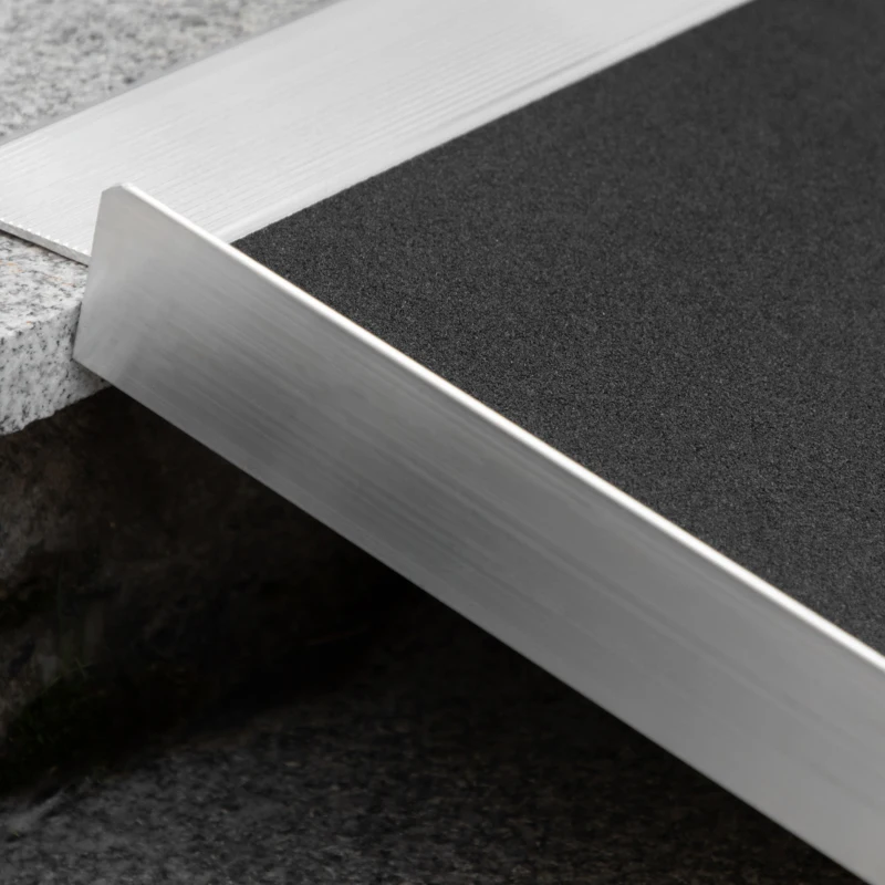 HOMCOM Rampa de Cadeira de Rodas Dobrável em Alumínio Antiderrapante com Alças Carga Máxima 272 Kg Preto