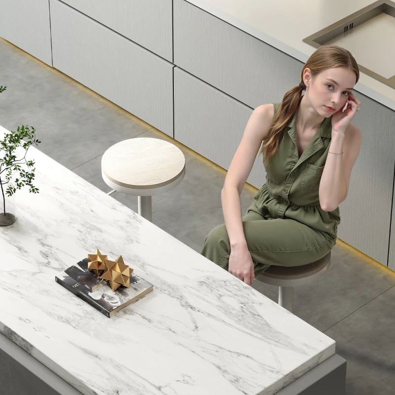 HOMCOM Lot de 2 tabourets de bar, chaises de bar pivotantes avec assise en hévéa, hauteur réglable et repose-pieds, blanc