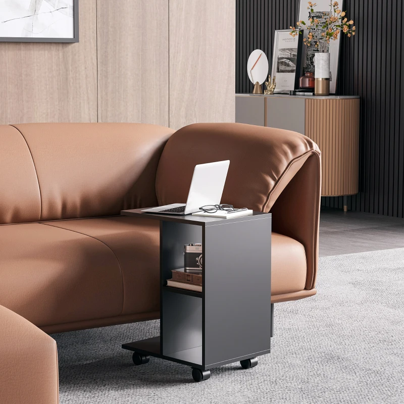 HOMCOM Table Basse en Forme de C avec 2 Étagères Ouvertes et 4 Roues Pivotantes, 45x35x58 cm, Noir