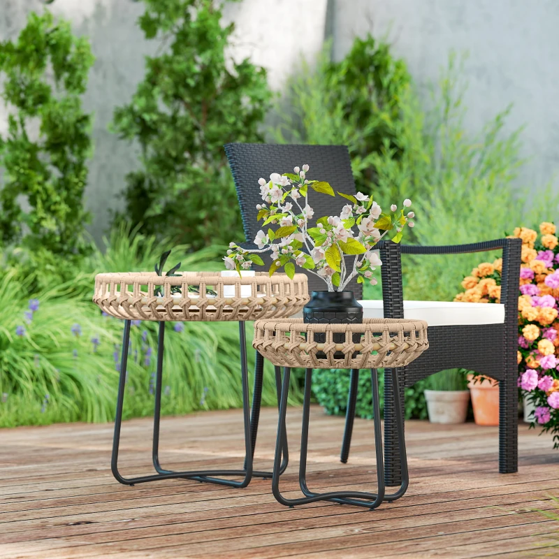 Outsunny Lot de 2 tables d'appoint en poly-rotin Ø60/41 cm, tables de jardin rondes résistantes aux intempéries avec pieds en X et patins de pied réglables Brun