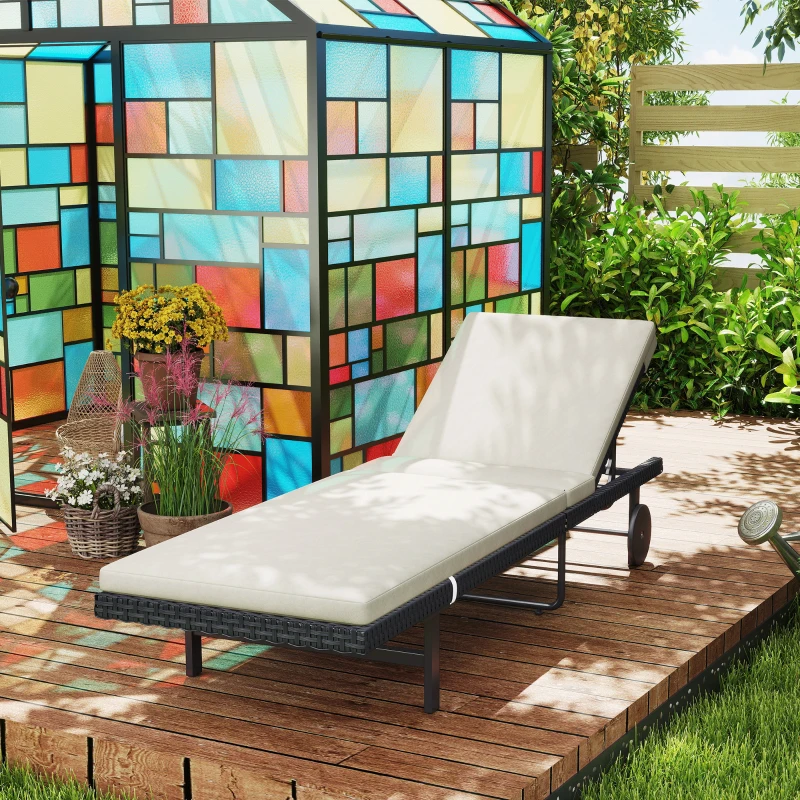 Outsunny Tumbona de jardín con cojín de resina trenzada reclinable con ruedas, 198x65x85 cm, Crema