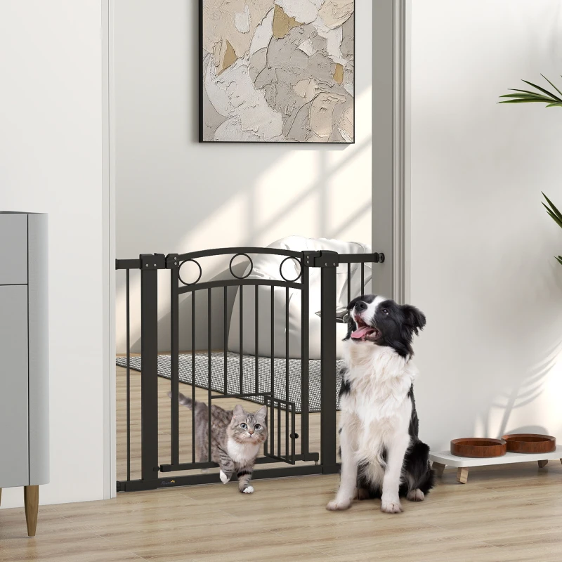 PawHut Puerta de Mascotas, 77 cm, Barrera de Escalera, Ancho Ajustable de 76-104 cm, con Puerta para Gatos, para Escaleras y Entradas de Puertas, Negro