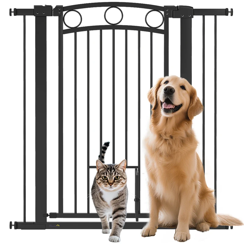 PawHut Barrière de sécurité pour animaux de compagnie de 106 cm de hauteur avec largeur ajustable, porte pour chats intégrée, pour escaliers et encadrements de porte, Noir