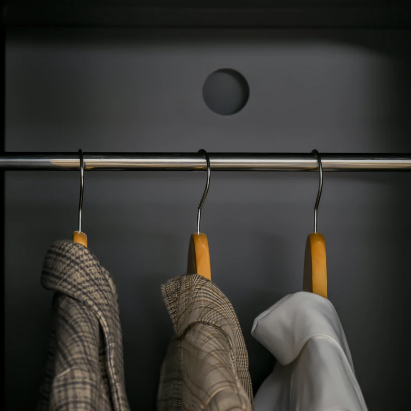 HOMCOM Armoire de Rangement compacte en métal casier style industriel avec 3 étagères, 1 tringle 43L x 50l x 180H cm