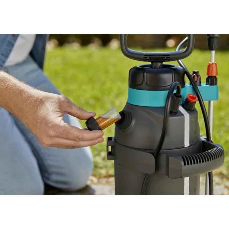 GARDENA Pulvérisateur a pression préalable Plus – Contenance réservoir 5L – Longueur tuyau 150cm – Pression max 3 bar – (11138-20)