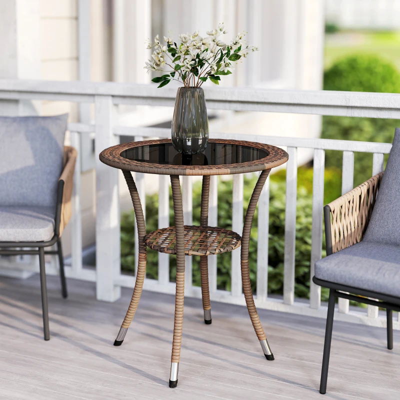 Outsunny Mesa de Vime Redonda Ø64x71 cm Mesa de Jardim com Estante e Tampo de Vidro Suporta 50 kg para Terraço Pátio Castanho