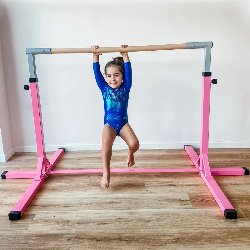HOMCOM Barre fixe de gymnastique pour enfant, hauteur réglable 13 niveaux de 92-150 cm, acier et bois en hêtre, barre d'entrainement de gymnastique à domicile, antidérapant, facile à assembler, rose