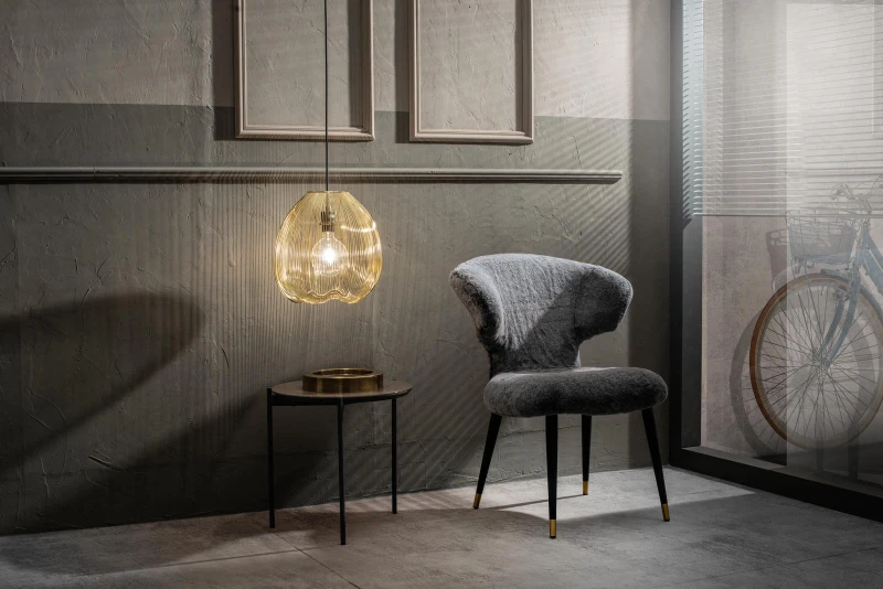 E-STYLO Sedia in ecopelliccia grigia, ideale per chi desidera un comfort avvolgente e uno stile moderno