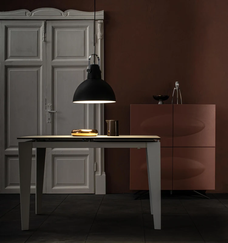 E-STYLO Lampada a sospensione nera dal design industriale, ideale per aggiungere carattere e stile moderno a qualsiasi ambiente