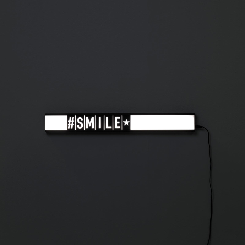E-STYLO Lightbox decorativa con scritta "#SMILE", ideale per aggiungere un tocco moderno e creativo a qualsiasi ambiente, 3cm X 80cm H. 10cm