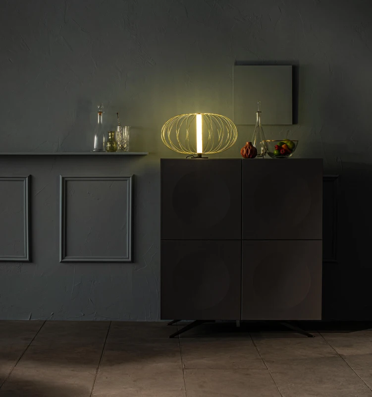 E-STYLO Lampada da tavolo con paralume a gabbia dorata, caratterizzata da un design moderno e leggero, perfetta per ambienti contemporanei, 50cm X 50cm H. 29cm