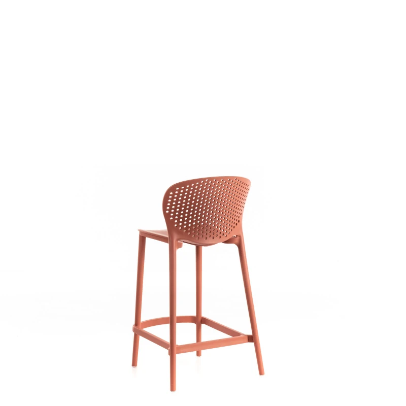 E-STYLO Sgabello impilabile in polipropilene, dal design moderno e funzionale, ideale per arredare cucine, penisole, bar e locali commerciali